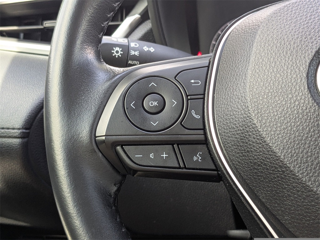 2022 Toyota Corolla Cross LE photo 23
