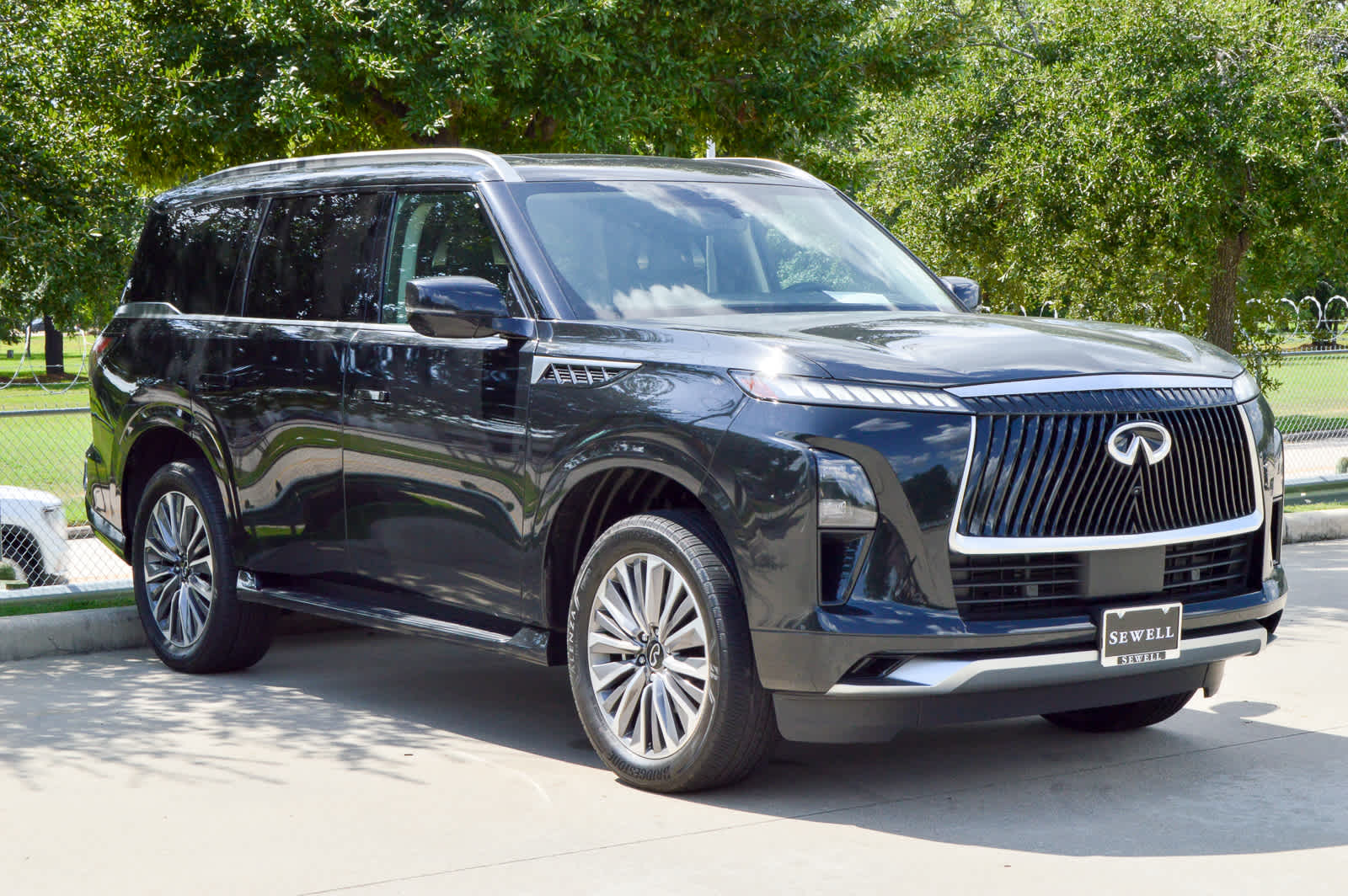 2025 Infiniti QX80 Sensory photo 3