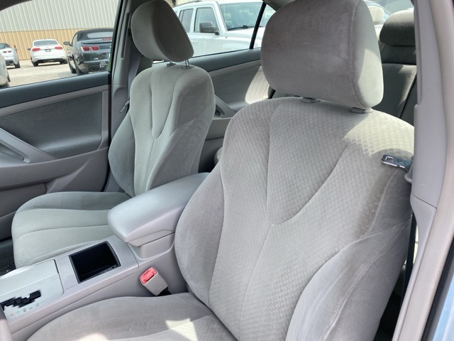 2009 Toyota Camry LE photo 9