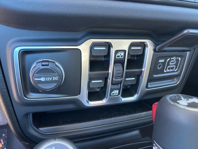 2025 Jeep Wrangler Sahara photo 32