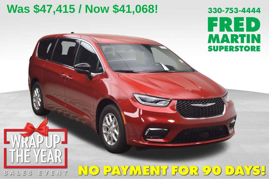 2026 Chrysler Pacifica Select's photo