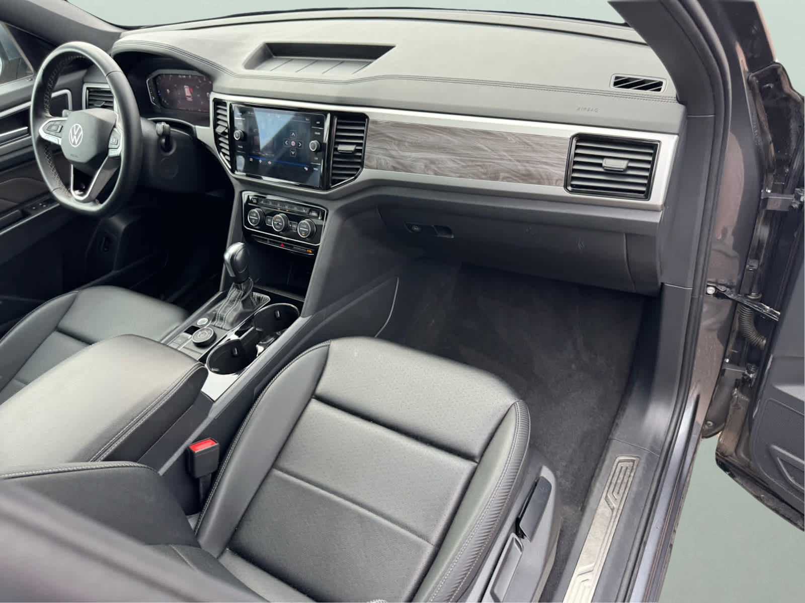 2023 Volkswagen Atlas Cross Sport V6 SE Technology photo 42