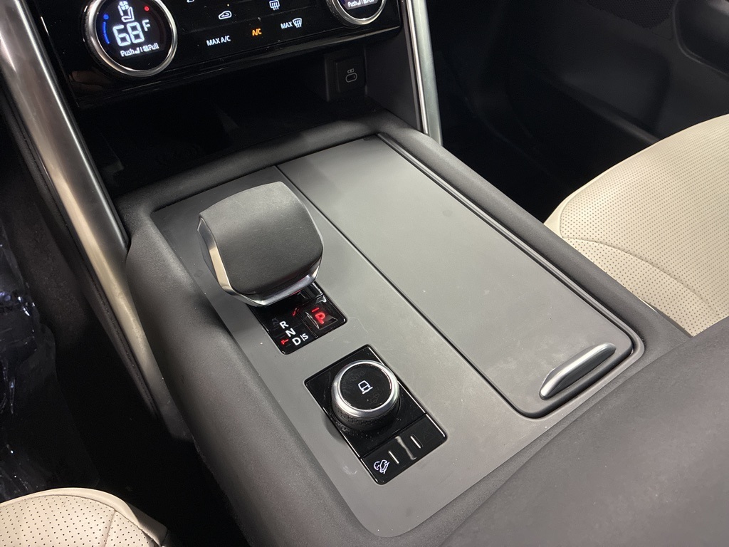 2024 Land Rover Discovery SE photo 25