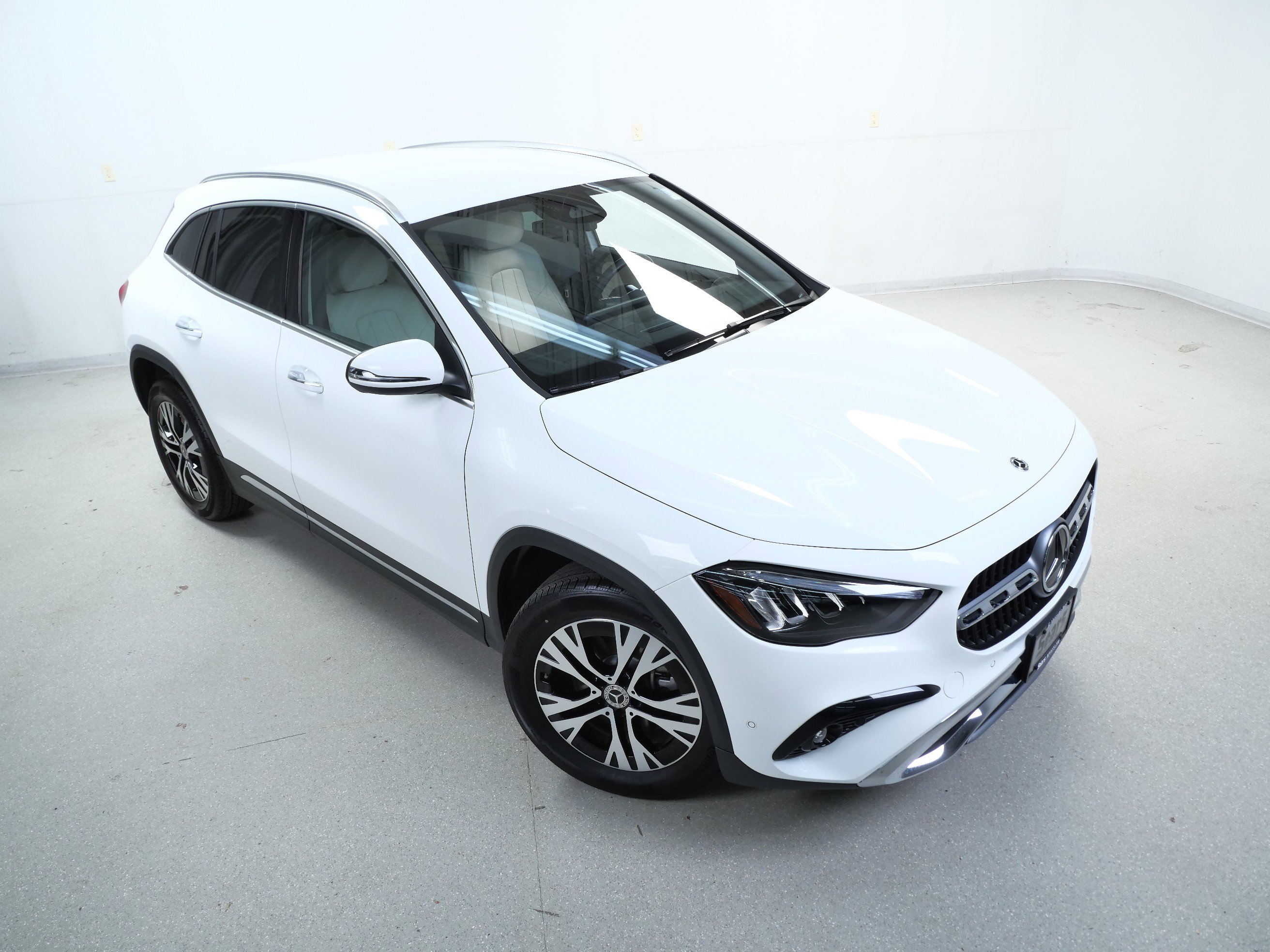 2025 Mercedes Benz GLA 250 4MATIC photo 4