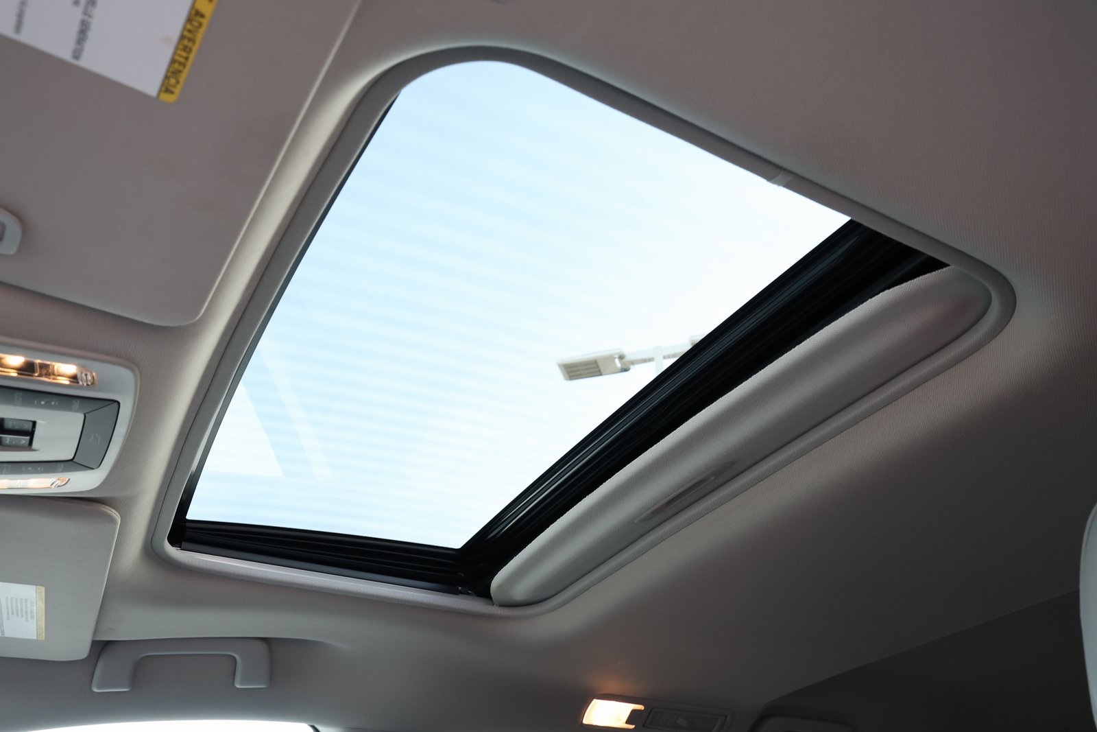 2024 Toyota Sienna XLE photo 2