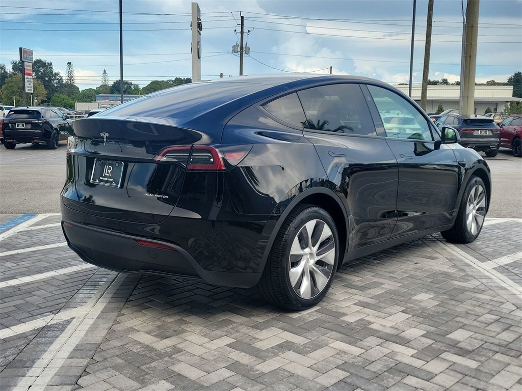 2024 Tesla Model Y Long Range photo 5