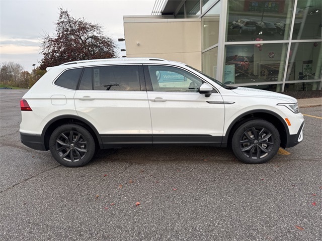2024 Volkswagen Tiguan SE photo 3