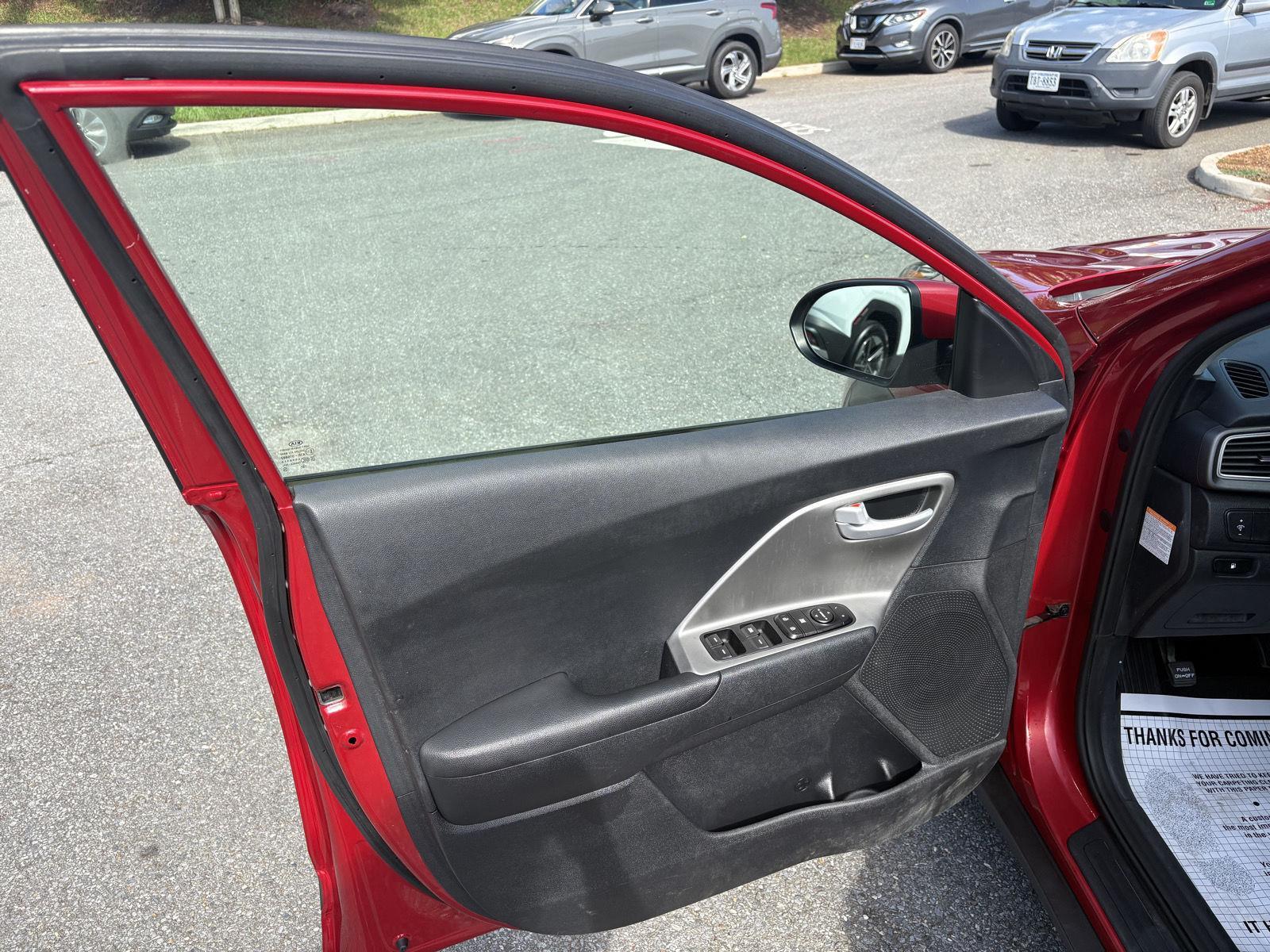 2019 Kia Niro LX photo 3