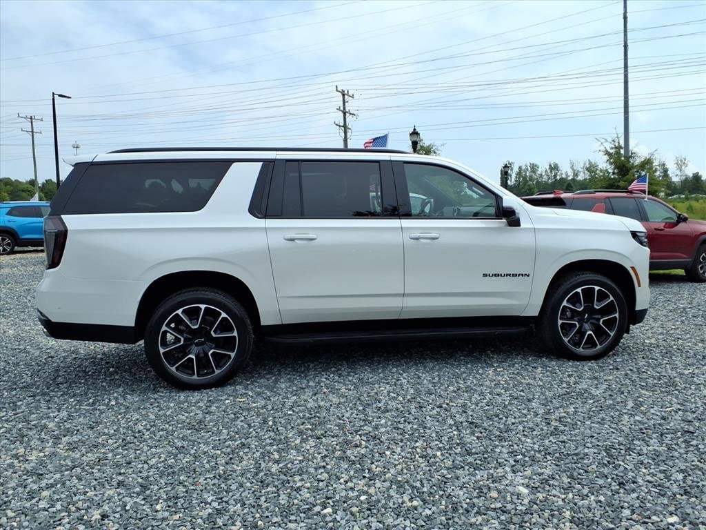 2025 Chevrolet Suburban RST photo 15