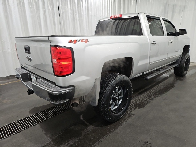 2018 Chevrolet Silverado 1500 LT photo 3
