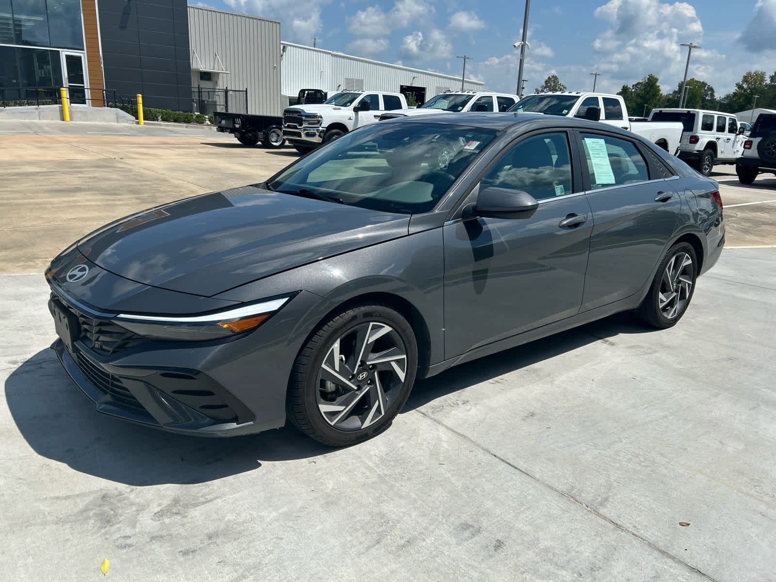 2025 Hyundai Elantra SEL Convenience photo 4