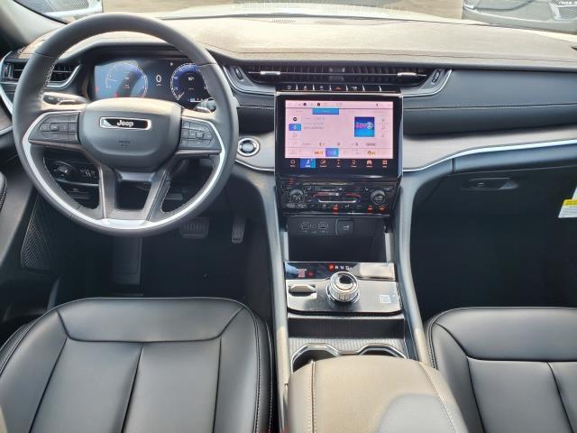 2025 Jeep Grand Cherokee Limited photo 18