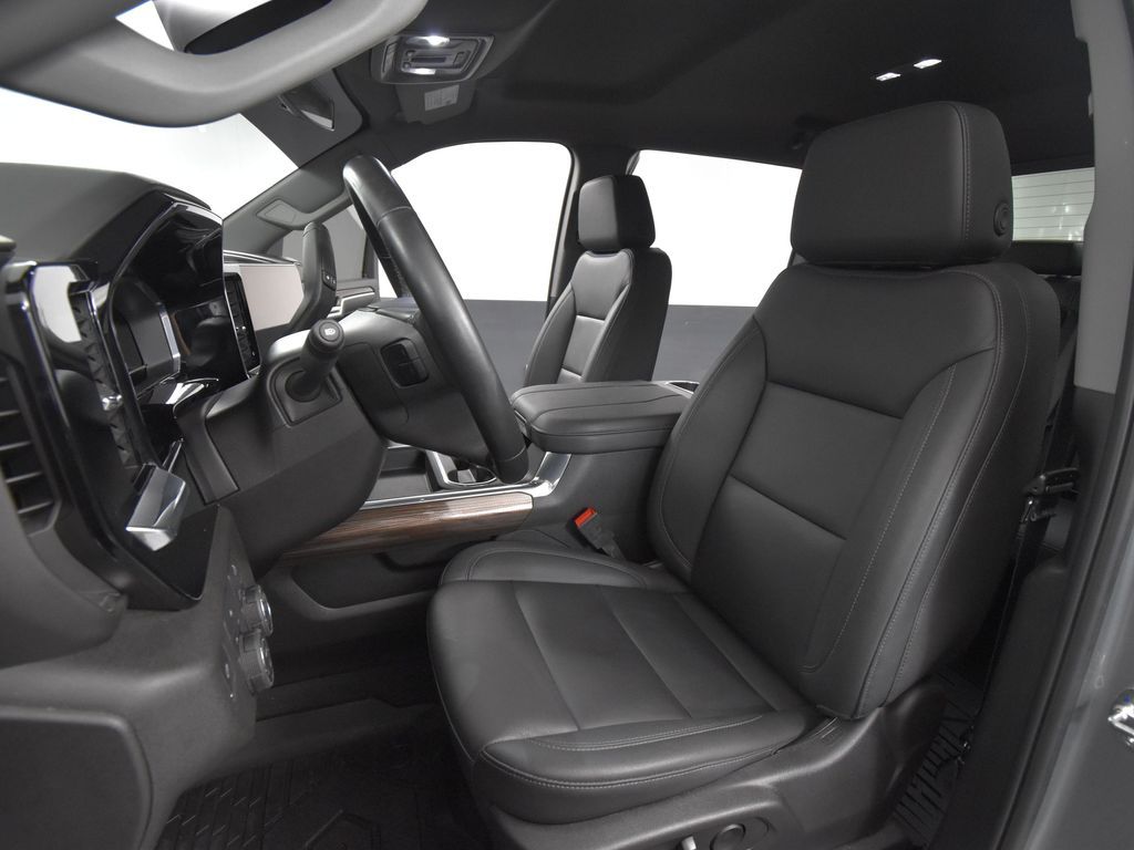 2025 Chevrolet Silverado 2500HD LT photo 18