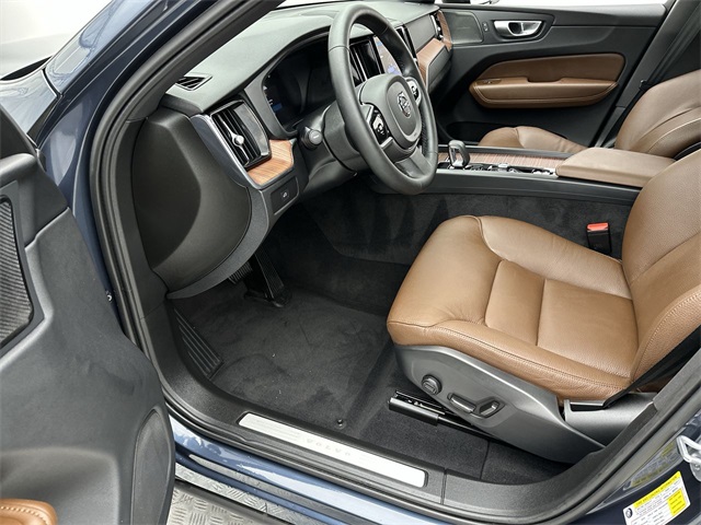 2024 Volvo XC60 B5 Plus photo 3