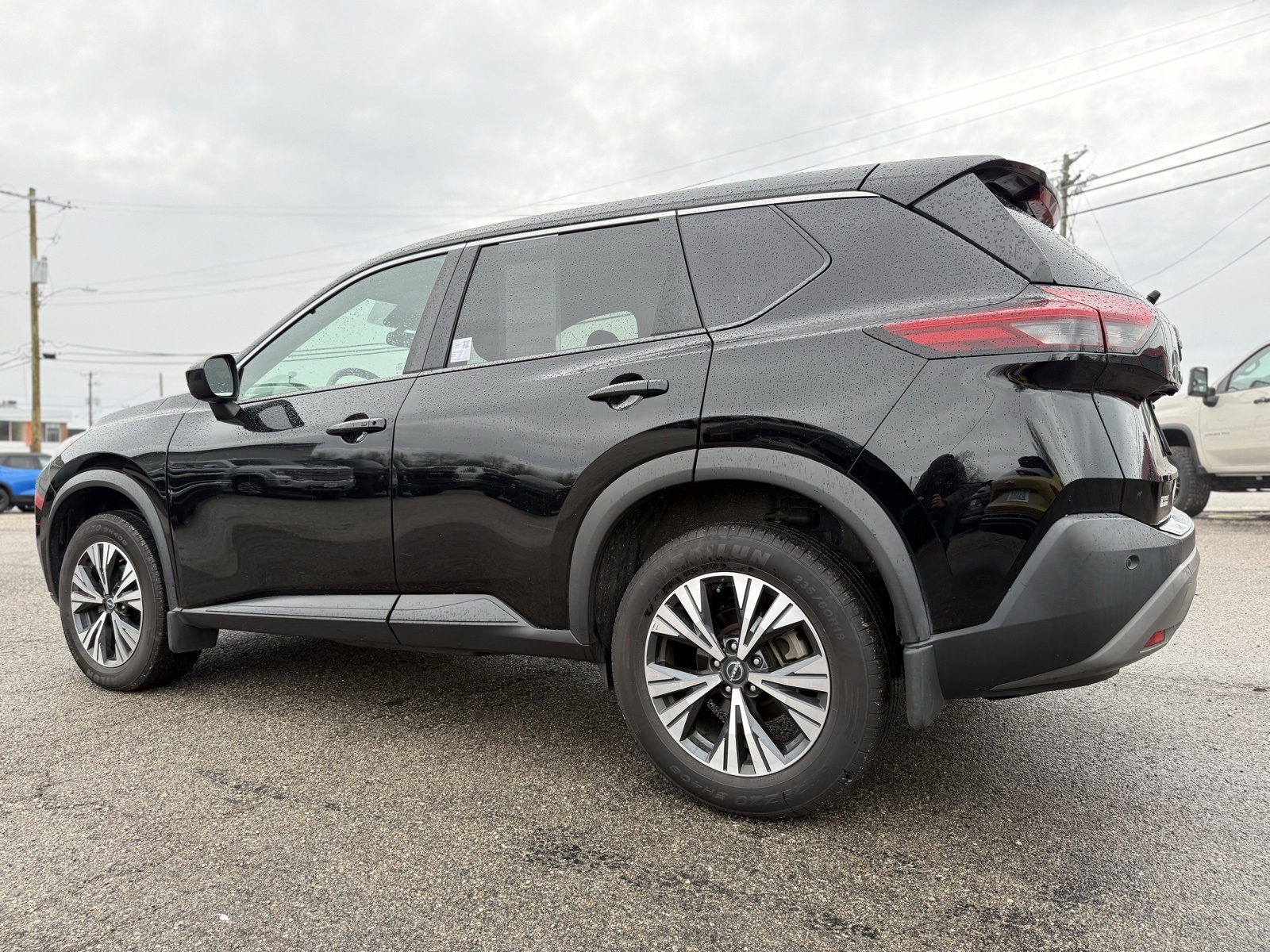2023 Nissan Rogue SV photo 2