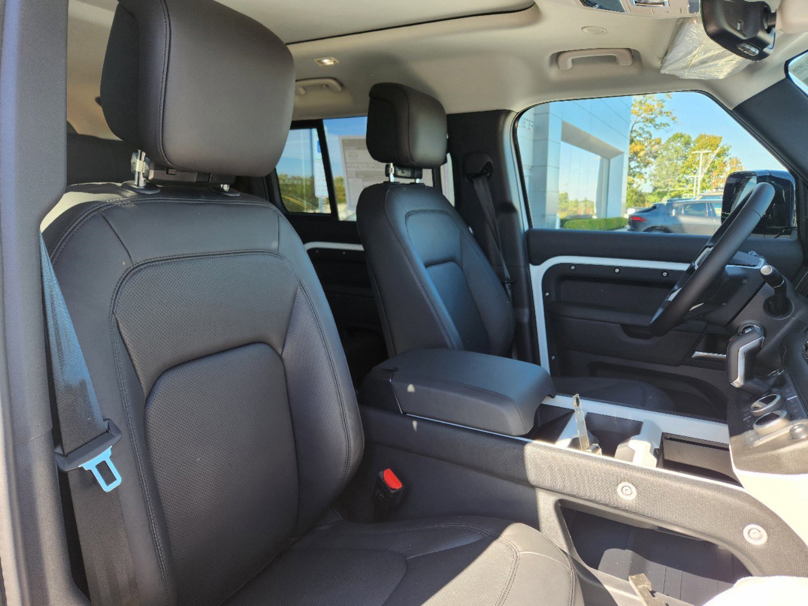 2025 Land Rover Defender 110 S photo 8