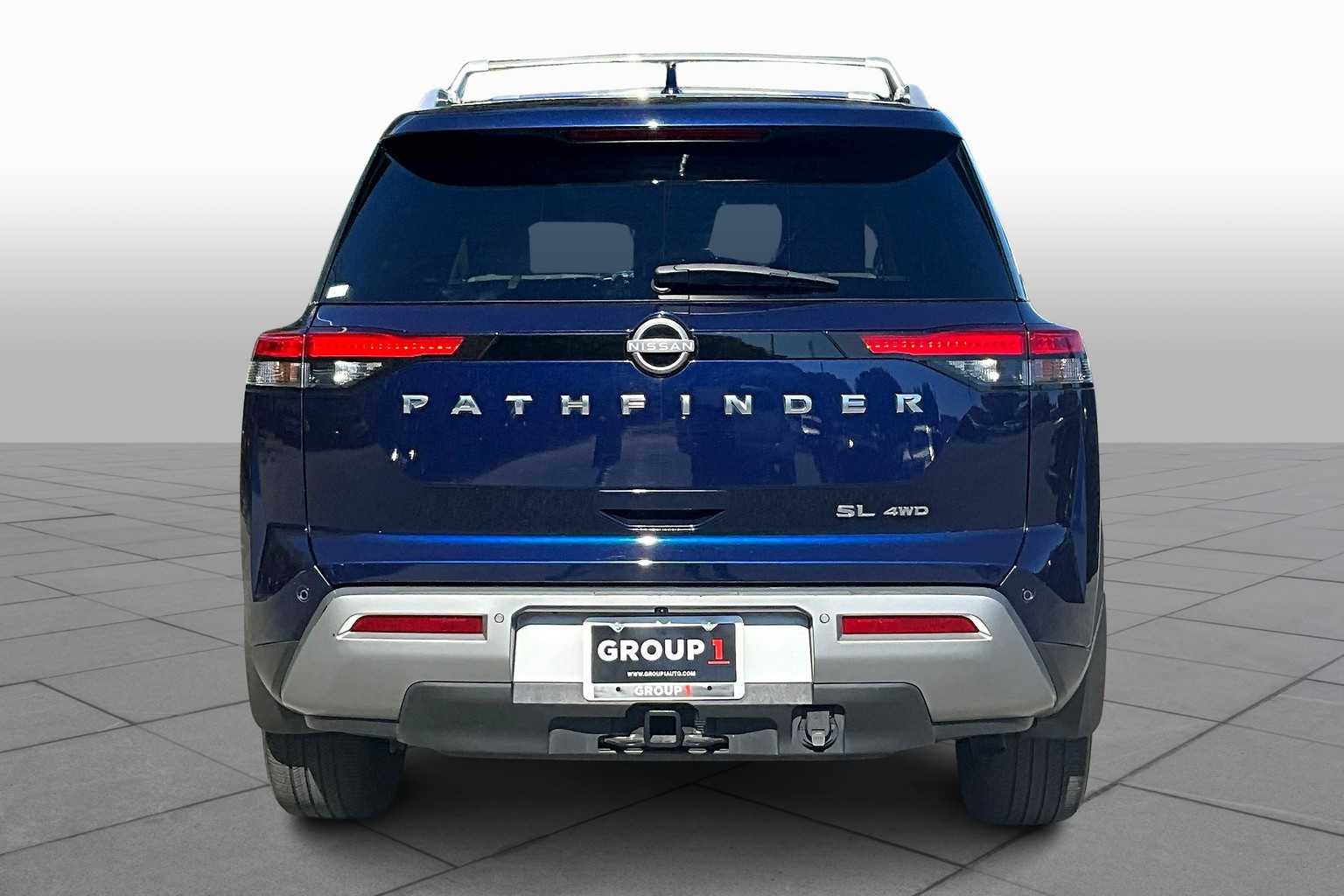 2023 Nissan Pathfinder SL photo 4