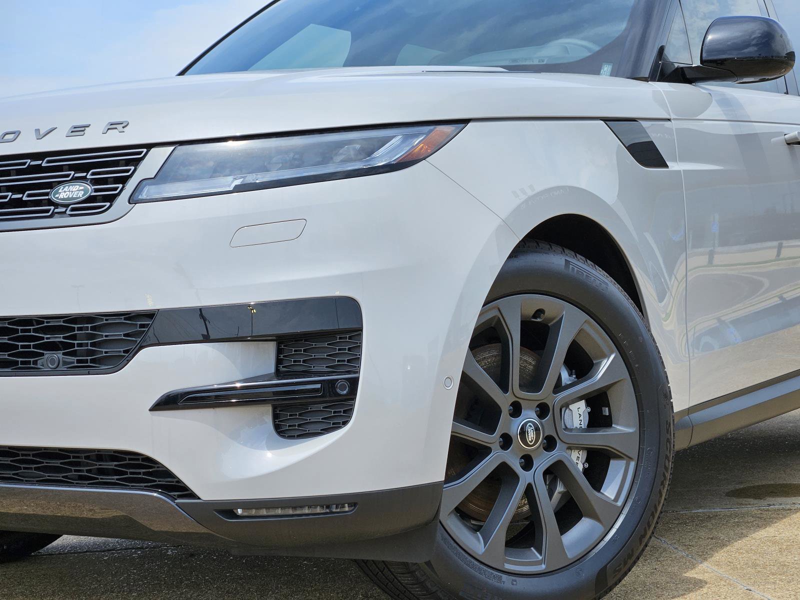 2025 Land Rover Range Rover Sport P360 S photo 2