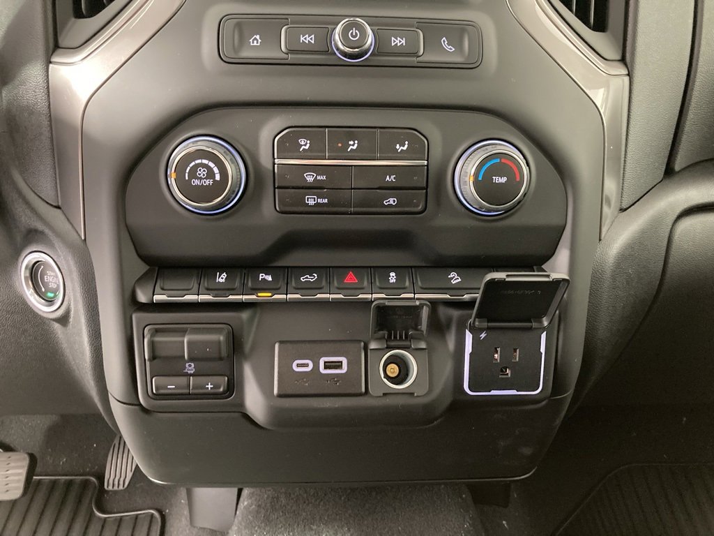 2025 Chevrolet Silverado 2500HD Custom photo 8