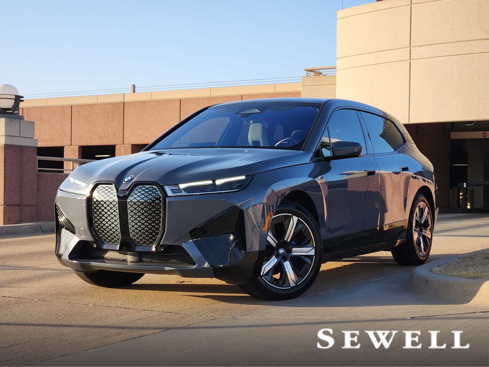 2023 BMW iX Base's photo