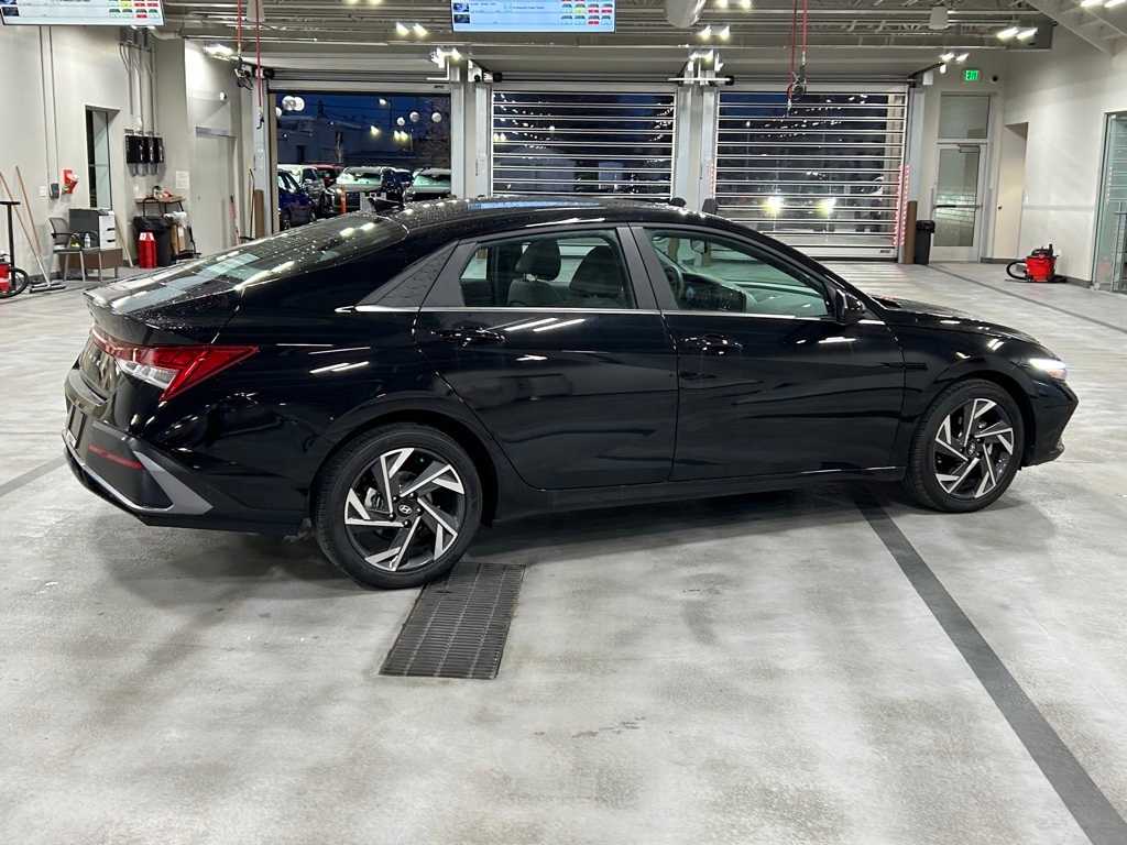 2024 Hyundai Elantra SEL Convenience photo 10