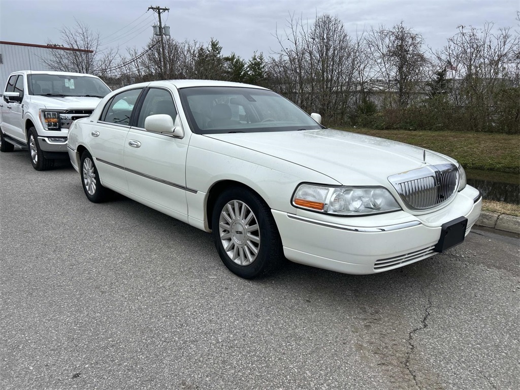 2003 Lincoln Town Car Signature