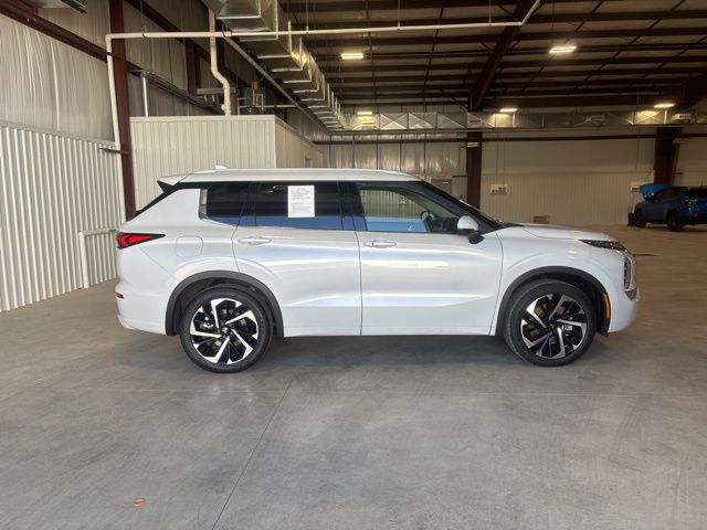 2023 Mitsubishi Outlander SEL's photo