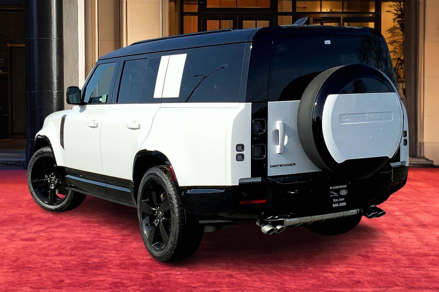 2025 Land Rover Defender 130 V8 photo 3