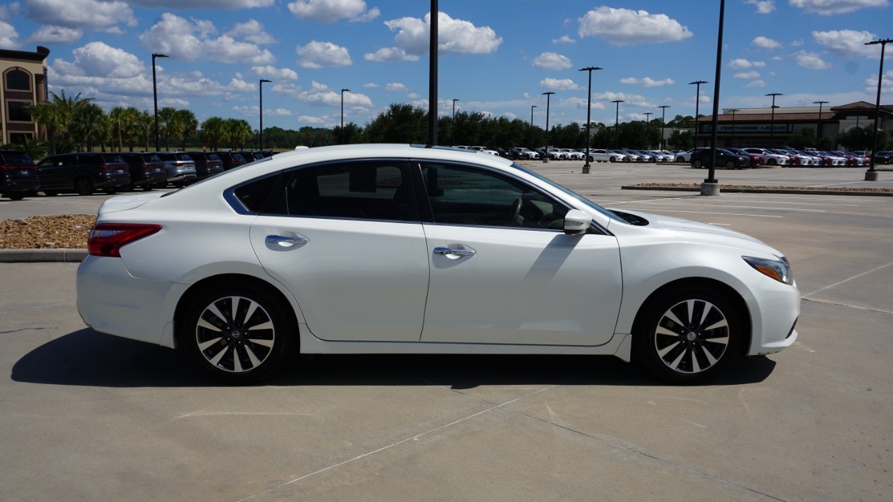 2017 Nissan Altima SL photo 4