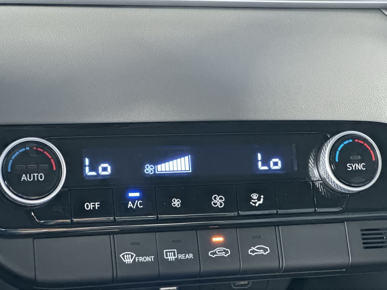 2025 Hyundai Elantra SEL Sport photo 14