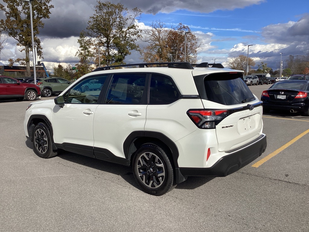 2025 Subaru Forester Premium photo 4