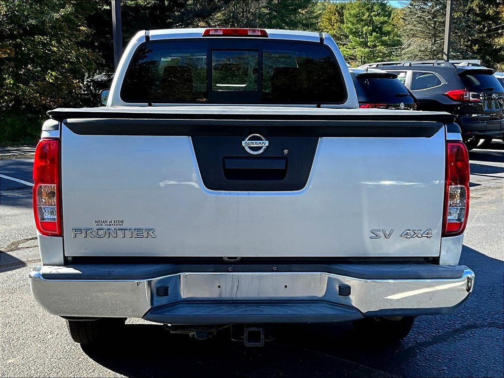 2017 Nissan Frontier SV photo 5