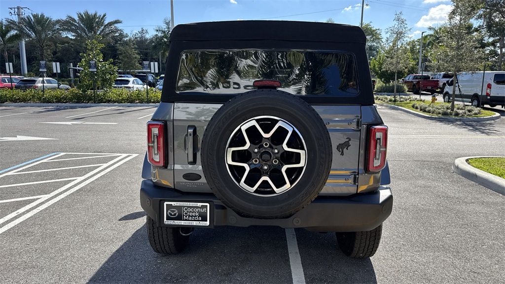 2023 Ford Bronco Outer Banks photo 2