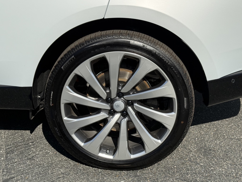 2025 Land Rover Range Rover SE photo 4