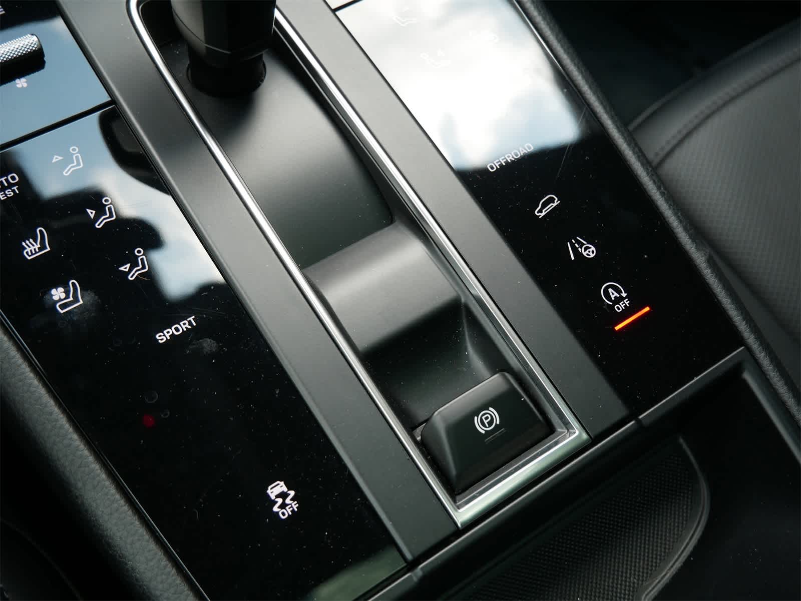 2024 Porsche Macan T photo 13