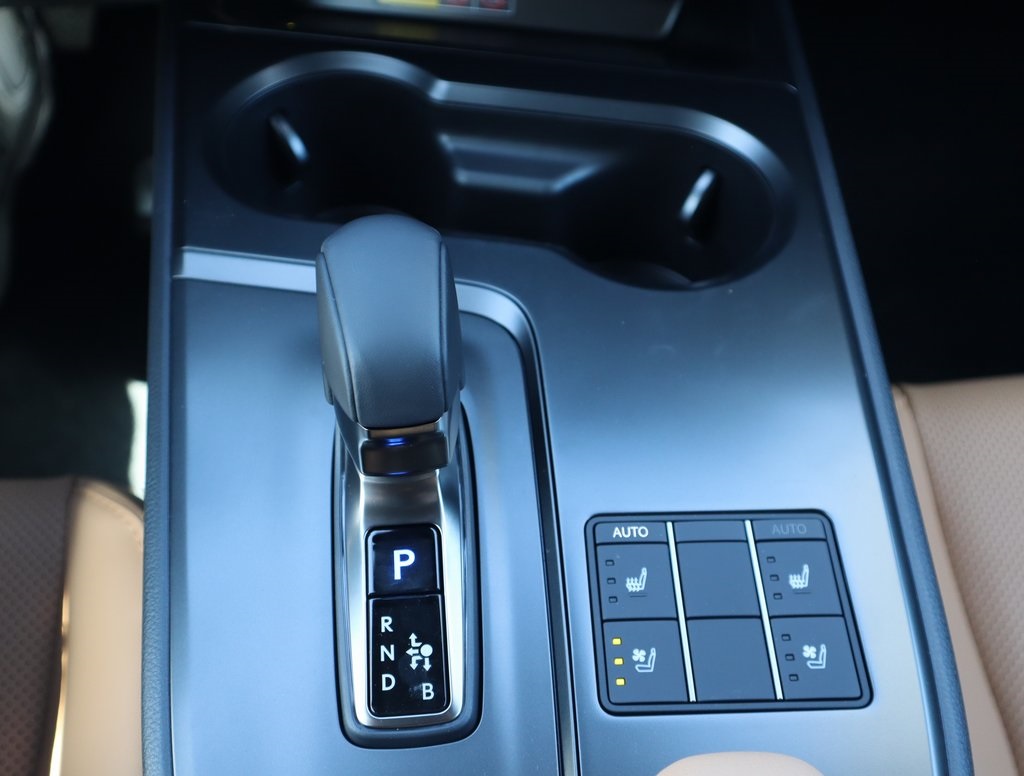 2025 Lexus UX photo 20