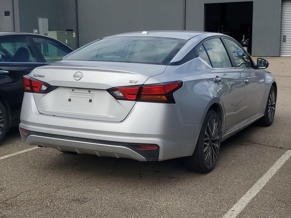2023 Nissan Altima 2.5 SV photo 4