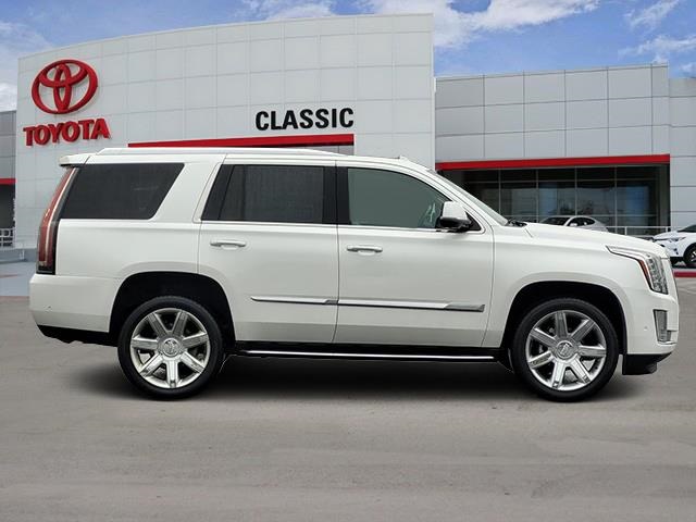 2018 Cadillac Escalade Luxury photo 3