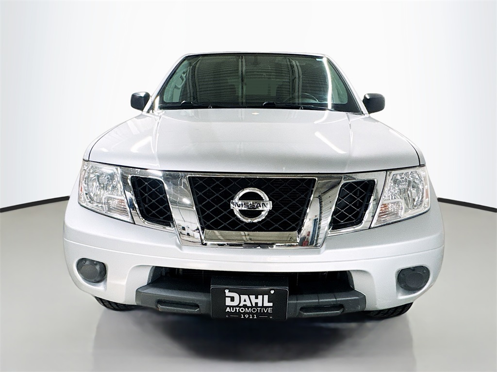 2015 Nissan Frontier SV photo 2