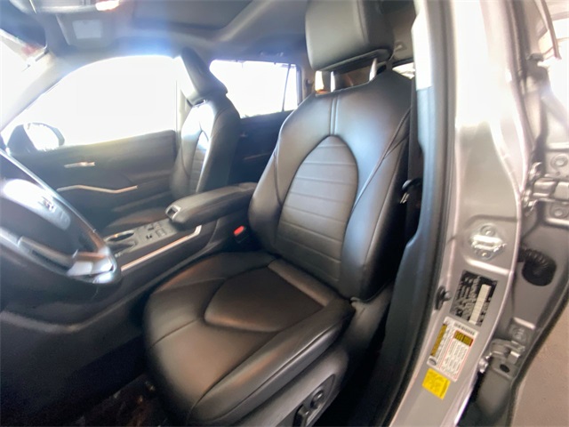 2023 Toyota Highlander XLE photo 3