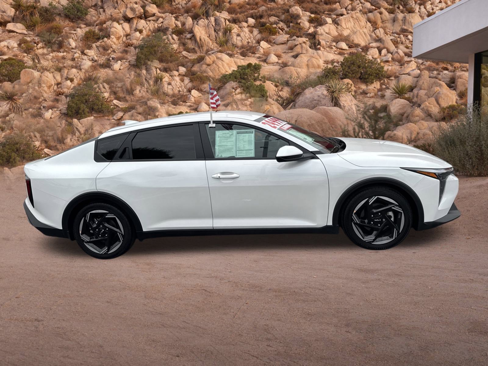 2025 Kia K4 EX photo 2