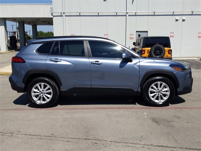 2023 Toyota Corolla Cross LE photo 9
