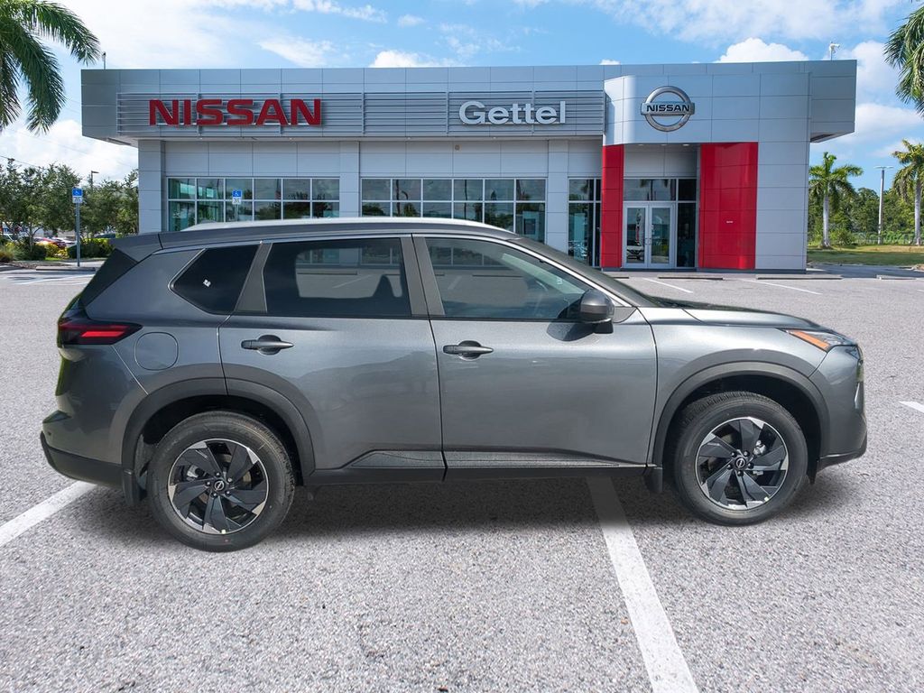 2025 Nissan Rogue SV photo 4
