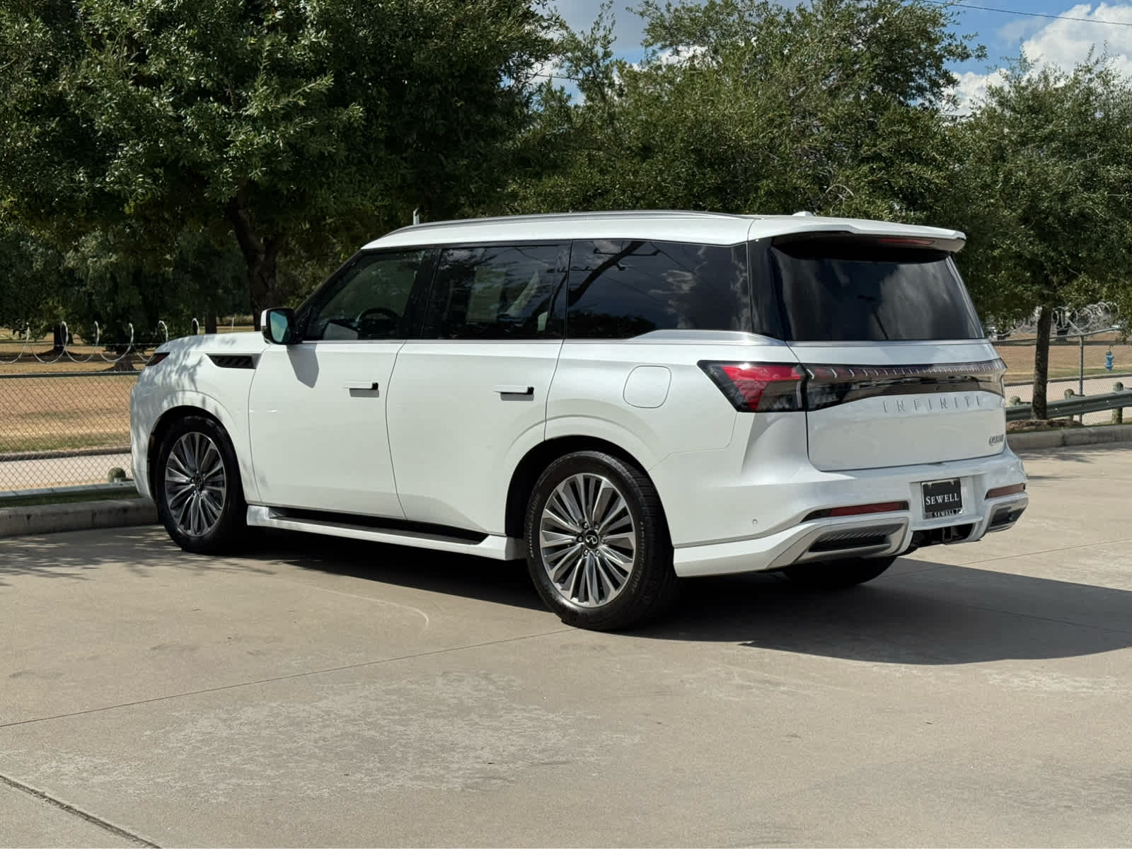 2025 Infiniti QX80 Sensory photo 5