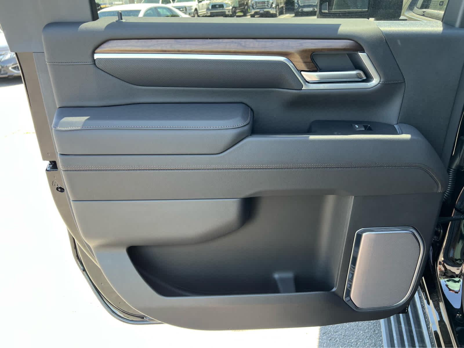 2025 Chevrolet Silverado 2500HD High Country photo 28