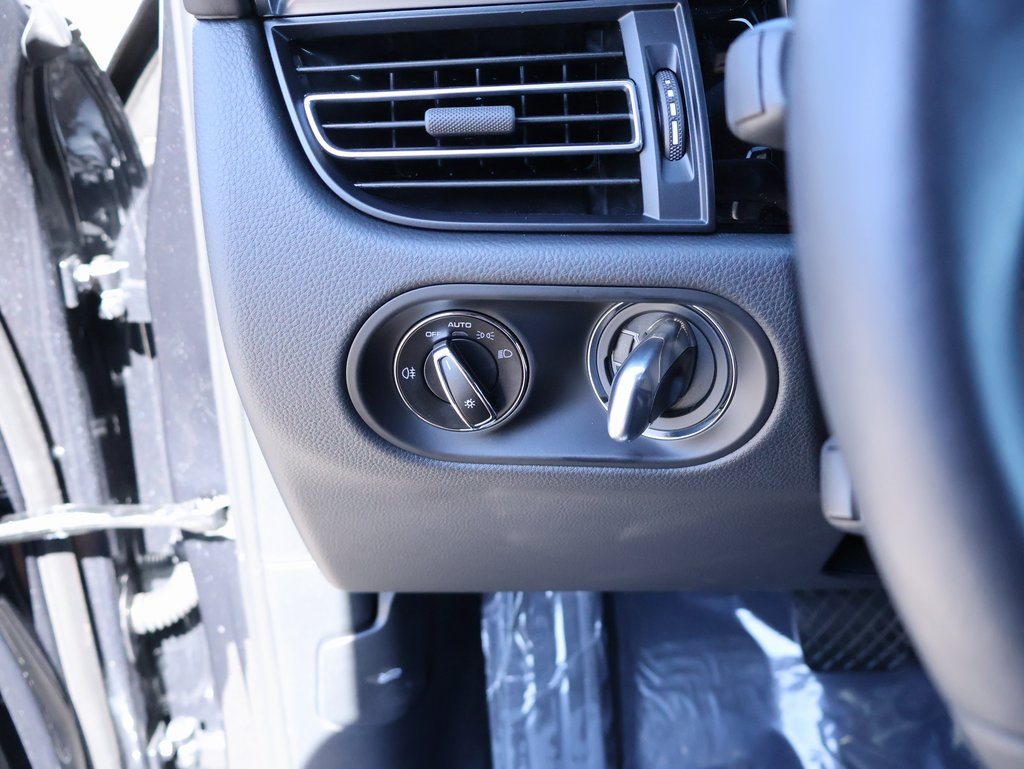 2025 Porsche Macan T photo 31