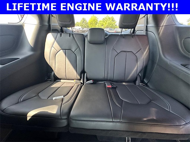2026 Chrysler Pacifica photo 14