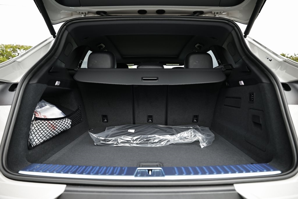 2026 Porsche Cayenne photo 32