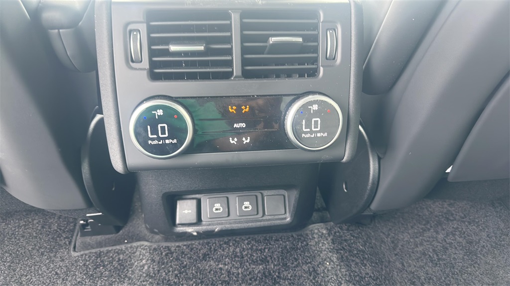 2024 Land Rover Discovery SE photo 19