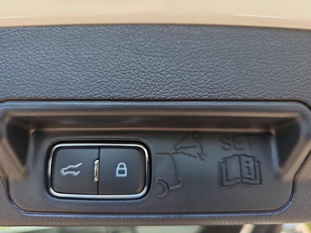2025 Ford Explorer ST photo 12
